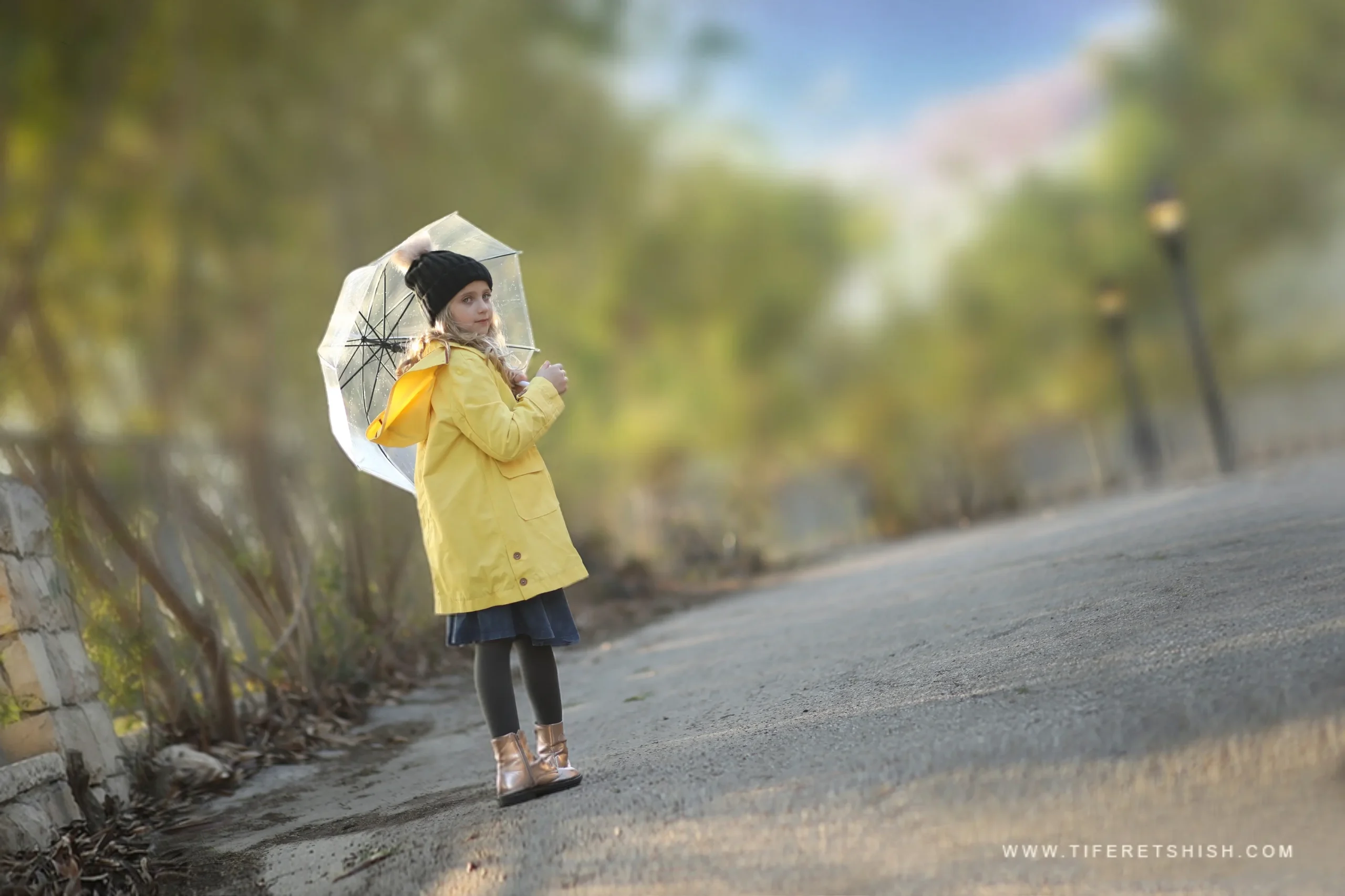 ילדה מטריה 3 ילדה מטריה 3