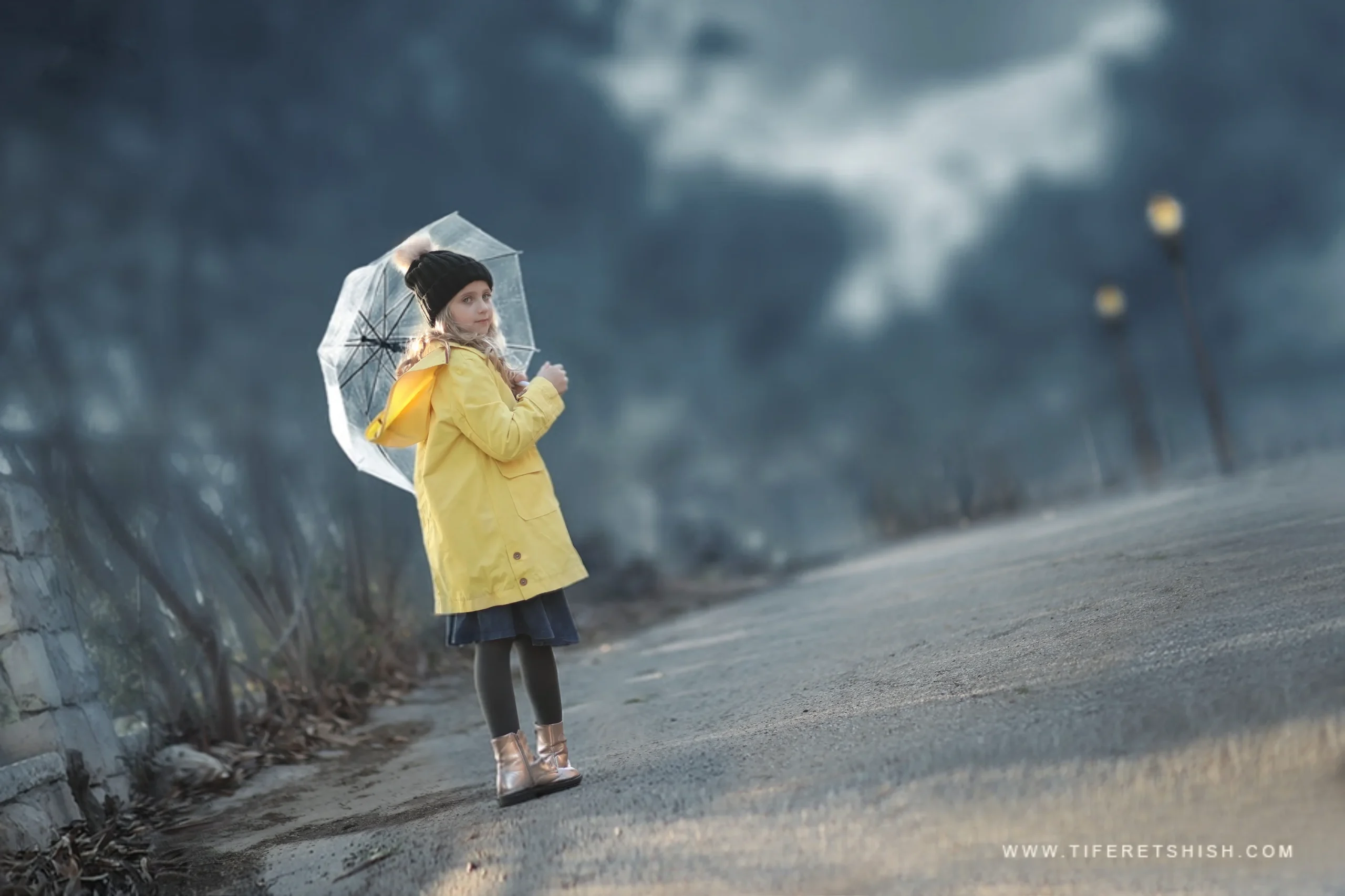 ילדה מטריה 4 ילדה מטריה 4