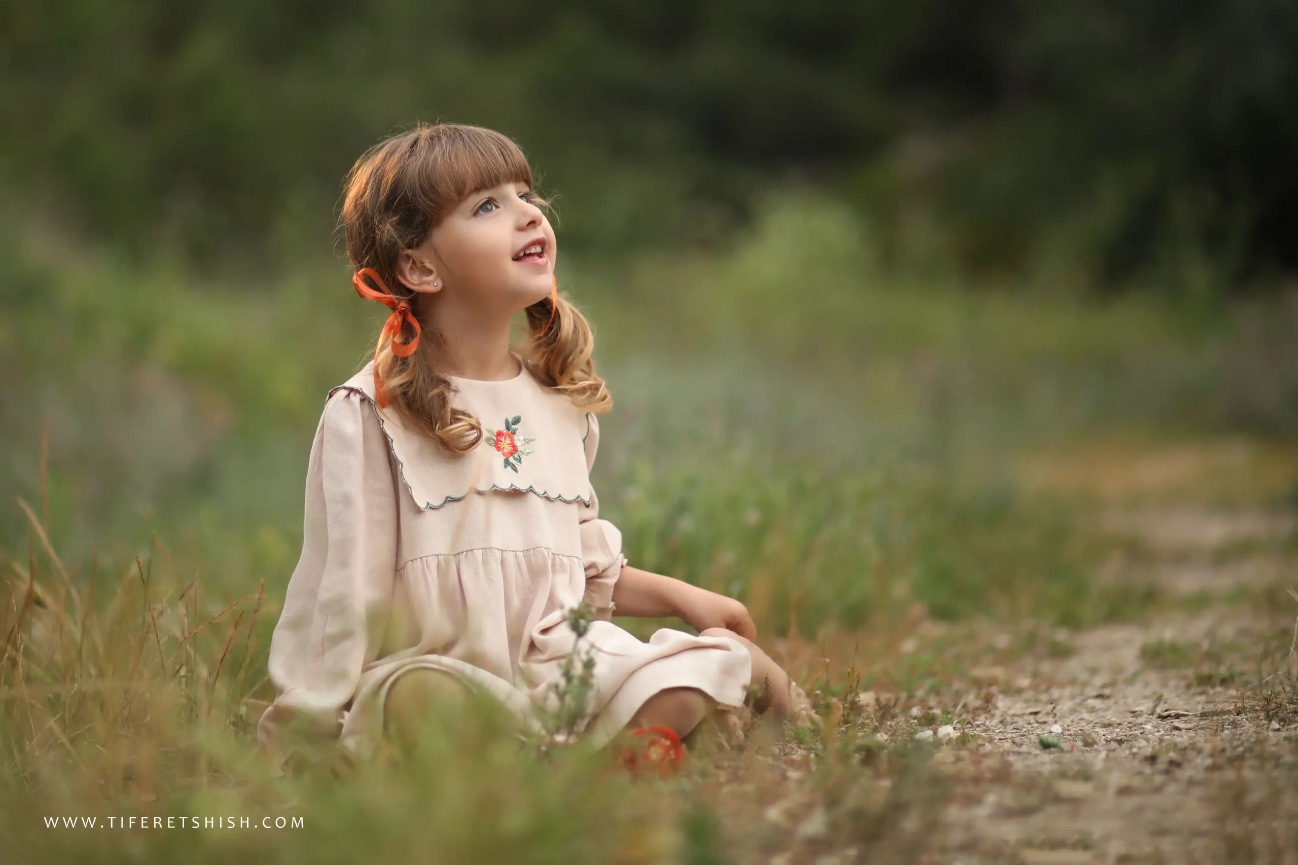 ילדה פרחים סגולים 2 עיצוב וחיטוב הדמות ילדה פרחים סגולים 2 עיצוב וחיטוב הדמות