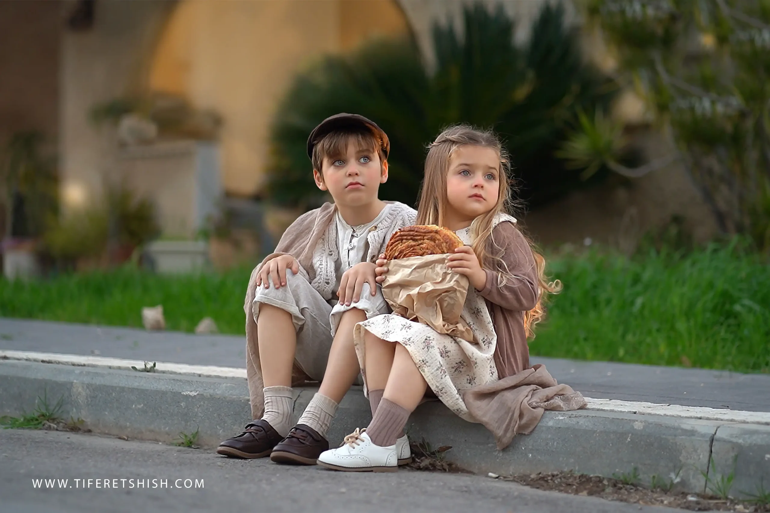 מדרכה וילדים 4 הוספת תאורות להדגשת האוירה